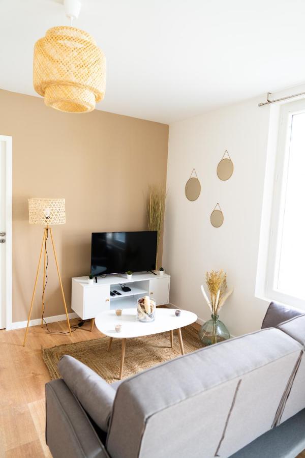Spacieux Appartement Avec Parking Prive A Saumur Luaran gambar